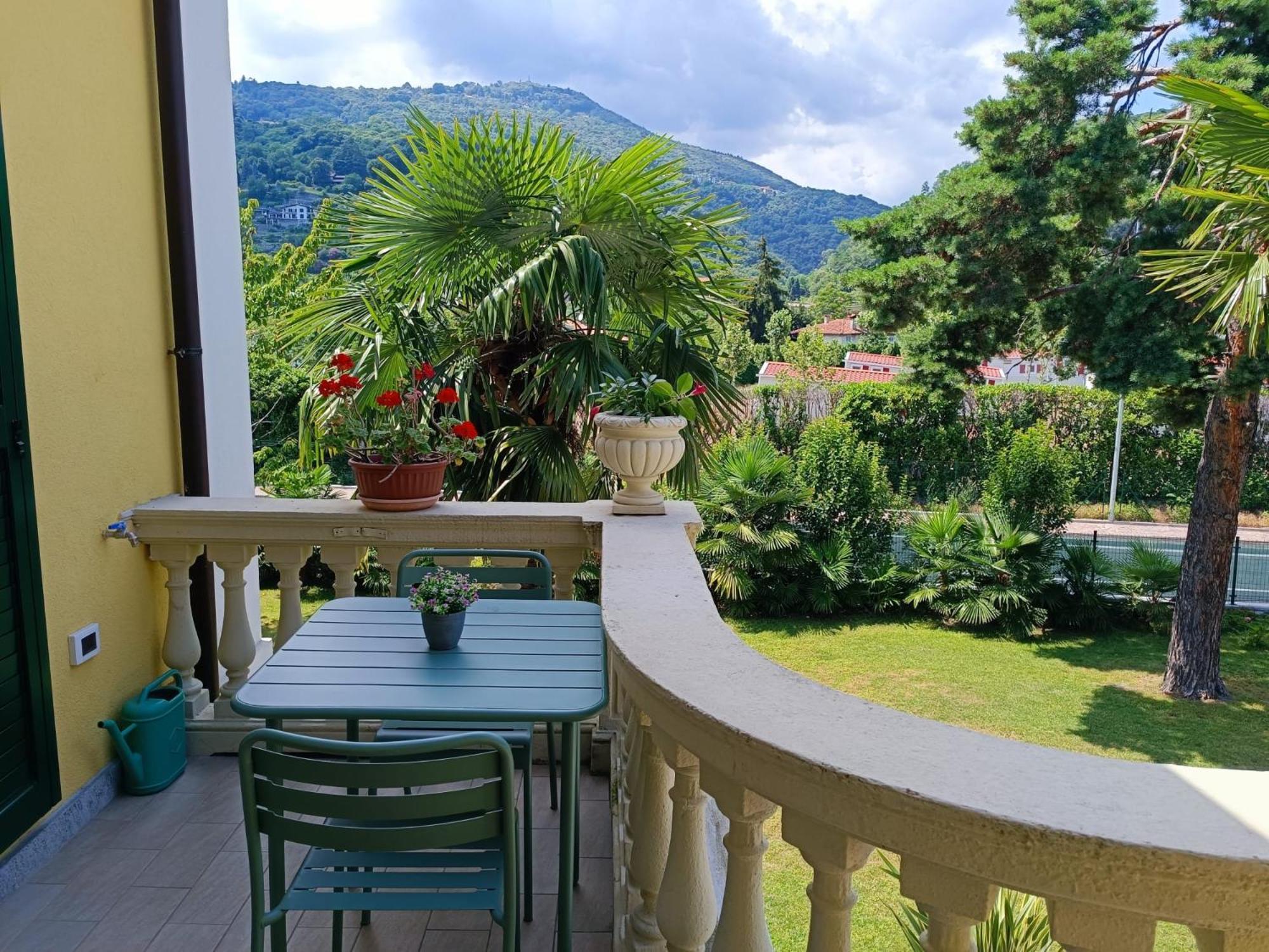 B&B Villa Preziosa Lago Maggiore Lesa Exterior foto