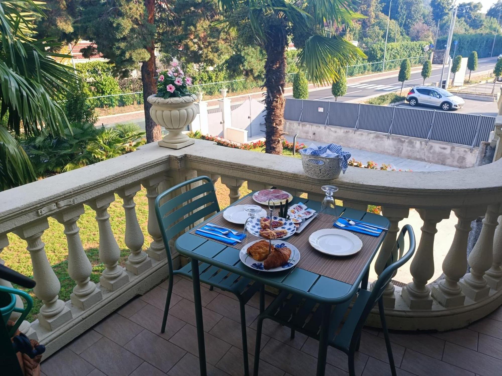 B&B Villa Preziosa Lago Maggiore Lesa Exterior foto