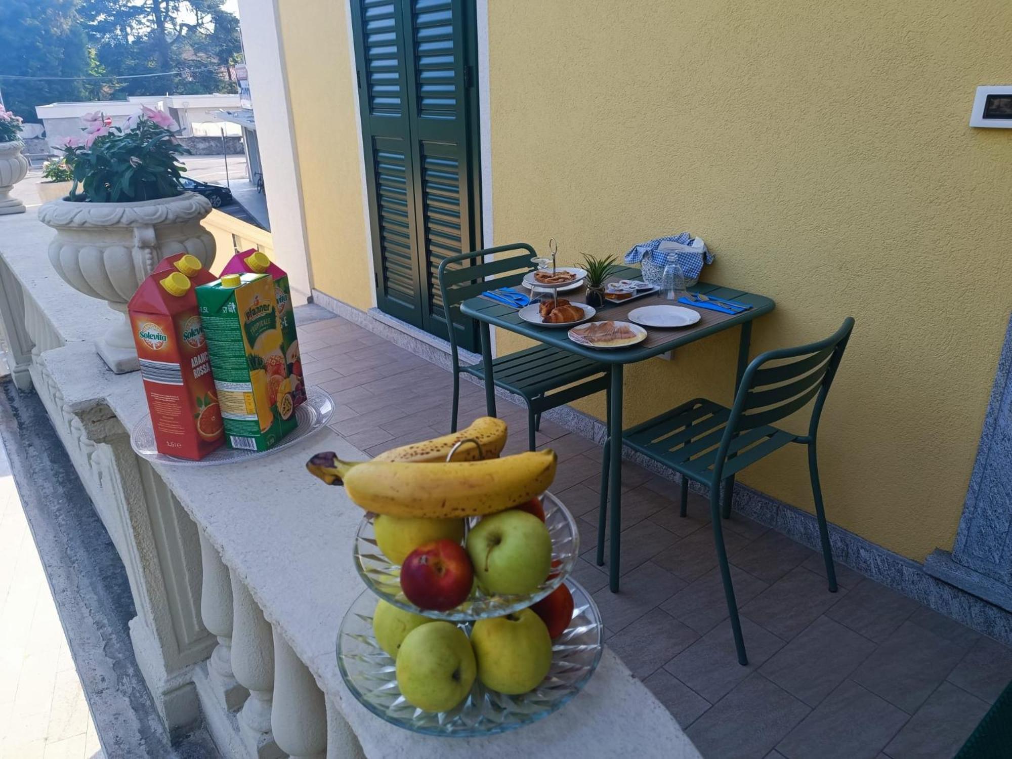 B&B Villa Preziosa Lago Maggiore Lesa Exterior foto